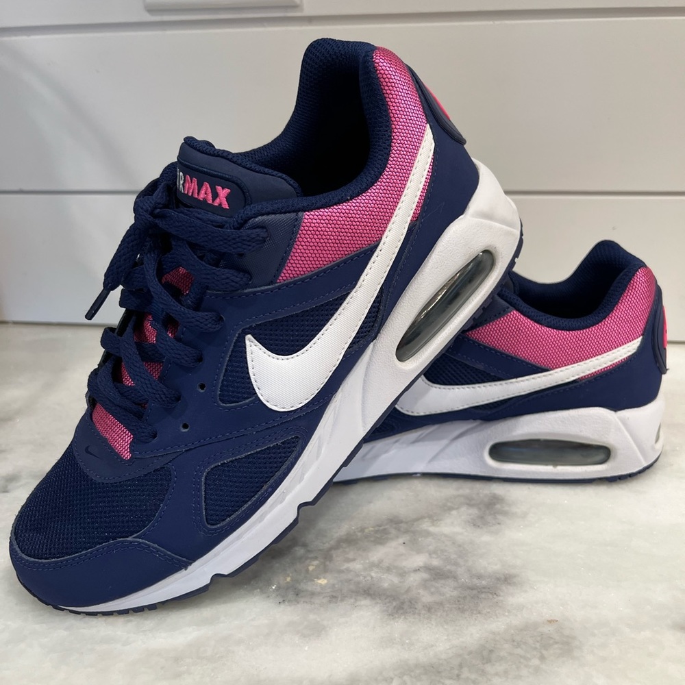 Nike air gym shoe sneakers 10.5 purple blue
